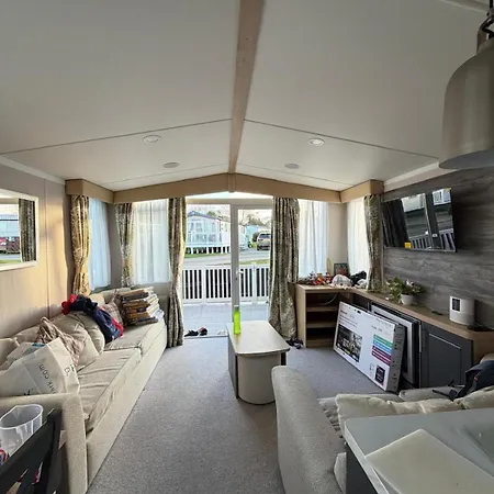 Luxury 3-bed Caravan With Decking & Free Parking Near Beaches - Primrose Valley *