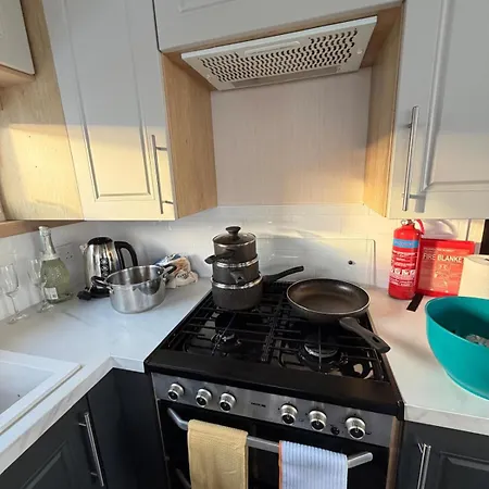 Luxury 3-bed Caravan With Decking & Free Parking Near Beaches - Primrose Valley *