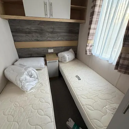 Luxury 3-bed Caravan With Decking & Free Parking Near Beaches - Primrose Valley פילי