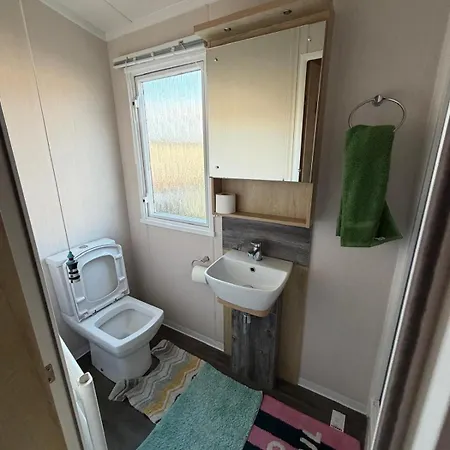 Luxury 3-bed Caravan With Decking & Free Parking Near Beaches - Primrose Valley