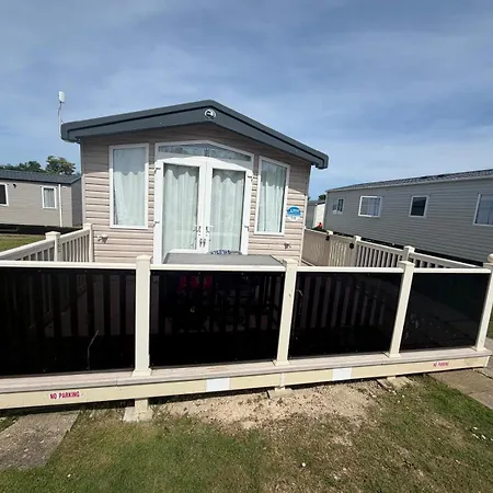 Luxury 3-bed Caravan With Decking & Free Parking Near Beaches - Primrose Valley