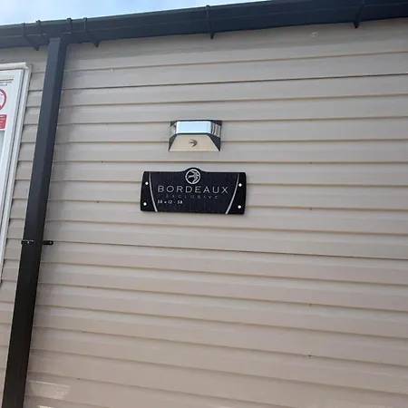 Luxury 3-bed Caravan With Decking & Free Parking Near Beaches - Primrose Valley בית אירוח פילי